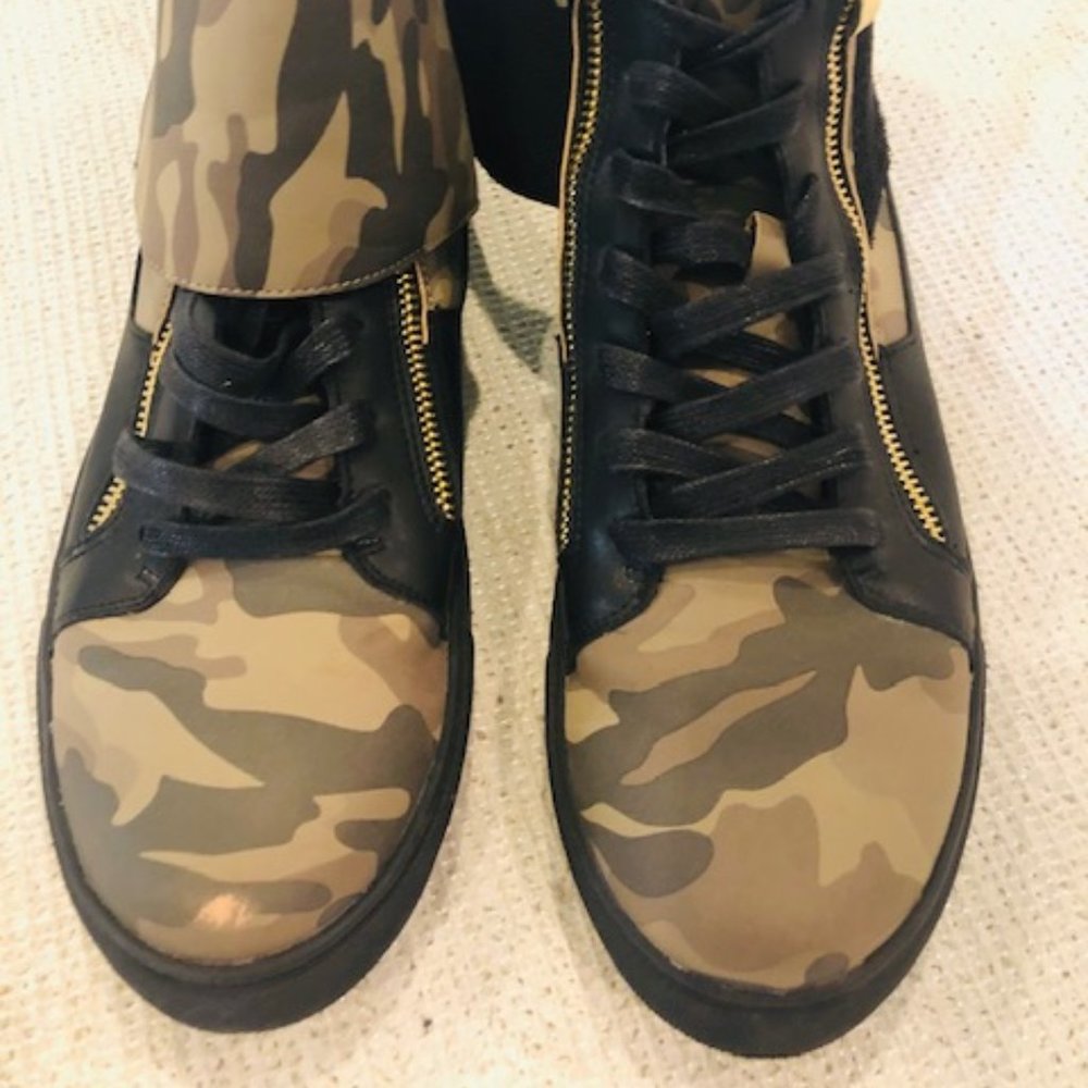 Men's size 7.5 Camo Boots
